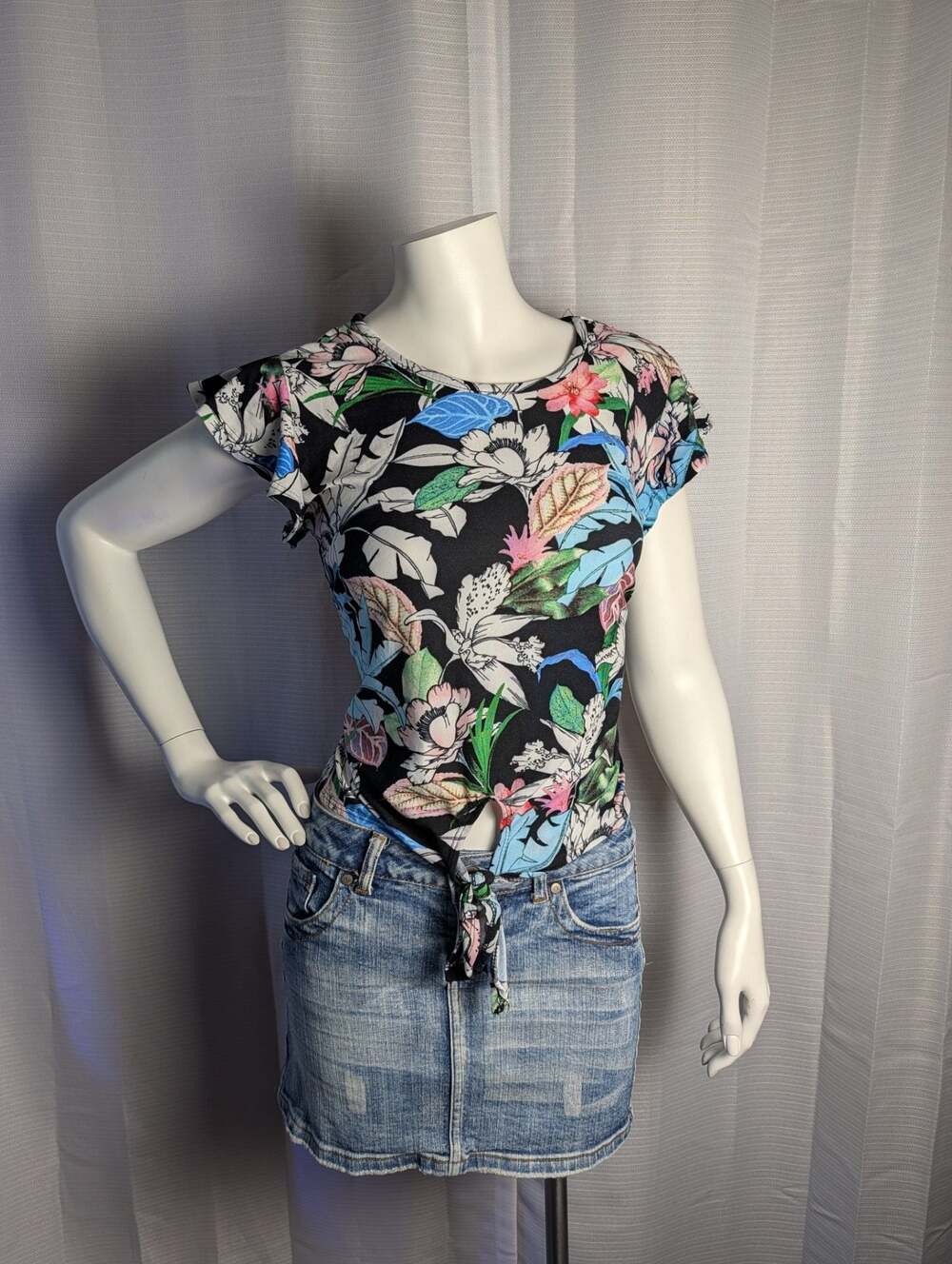 Hot Kiss Black Tropical Floral Print Ruffle Sleeve Tie-Front Top